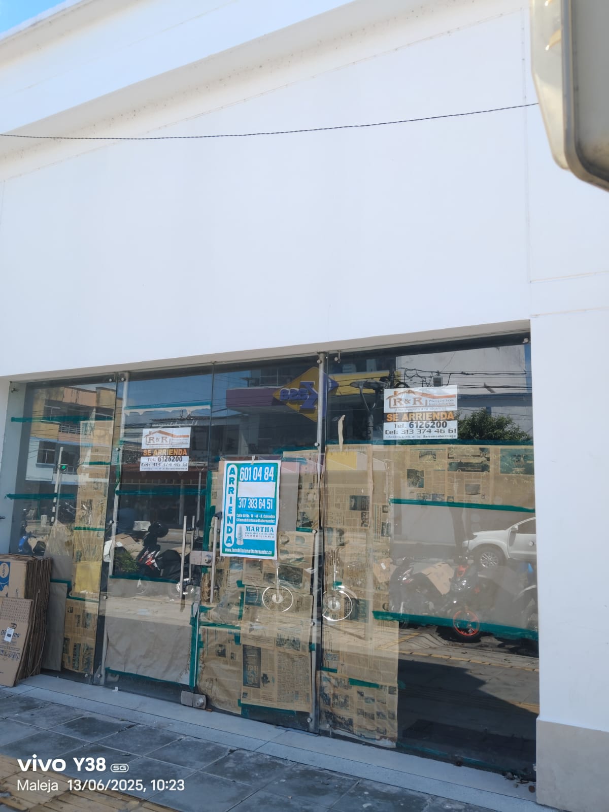 Local comercial con alta visibilidad foto 1