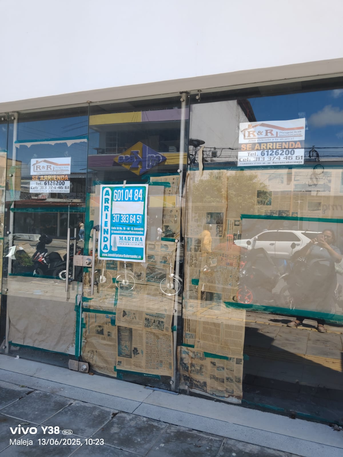 Local comercial con alta visibilidad foto 2