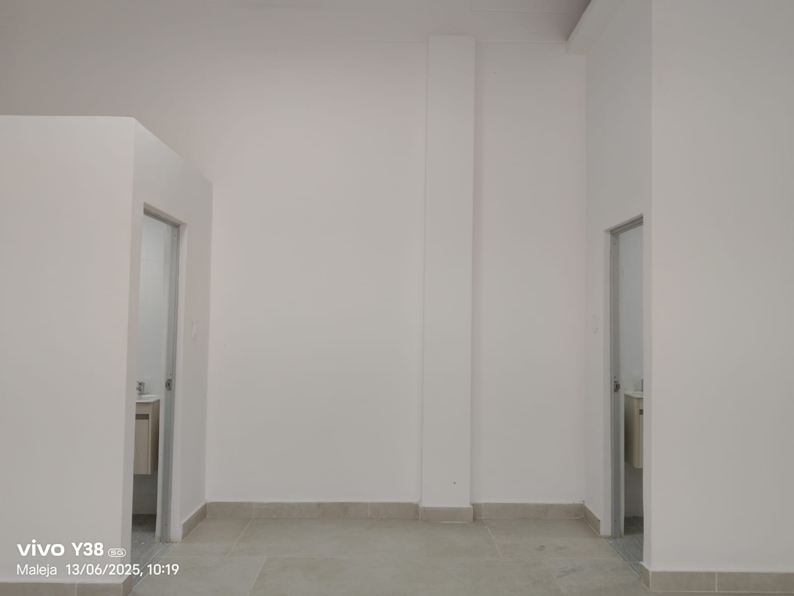Local comercial con alta visibilidad foto 4
