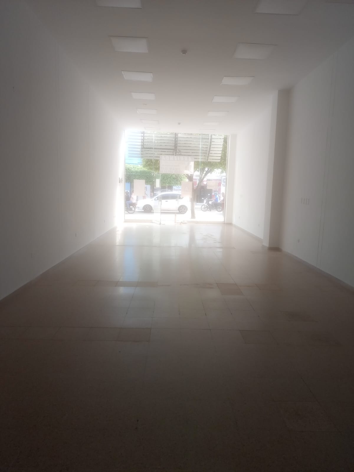 Local Comercial en Arriendo foto 6