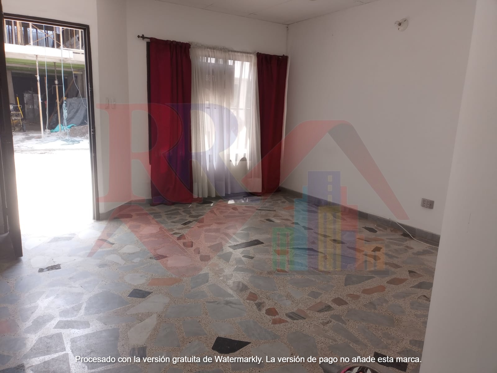 Apartamento cerca a zona comercial foto 2