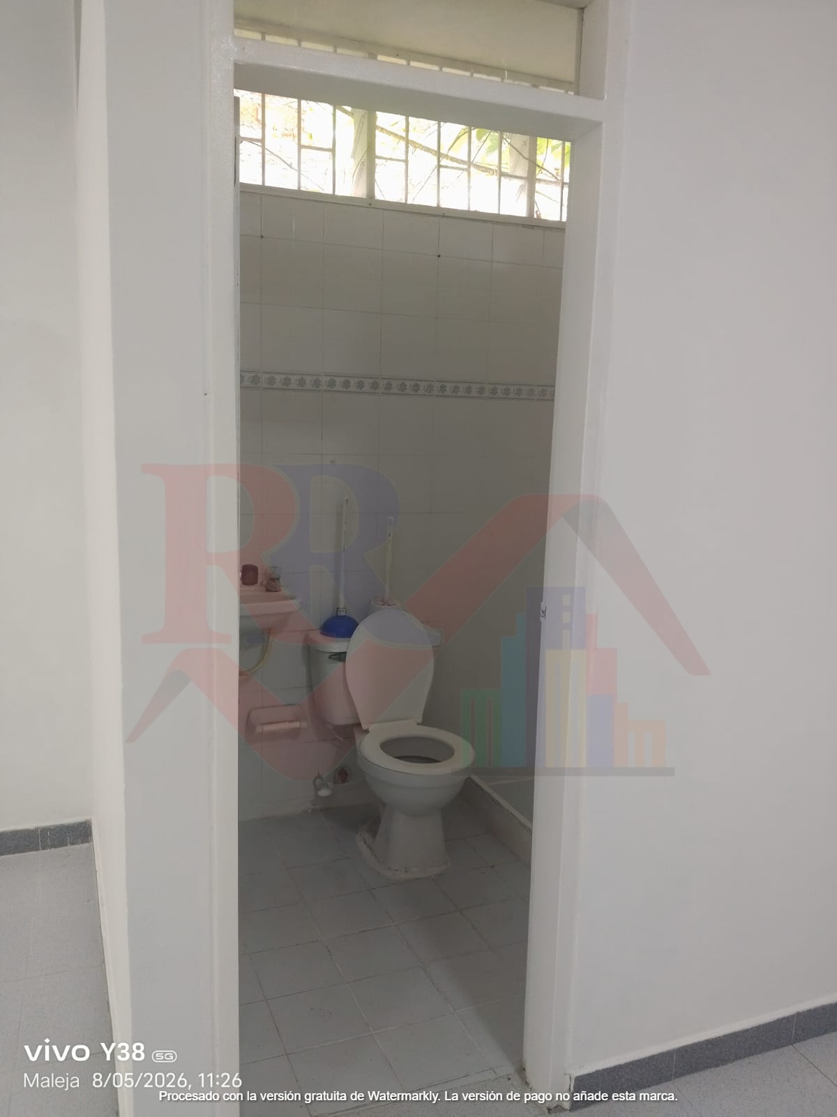 Local comercial con alta visibilidad foto 7