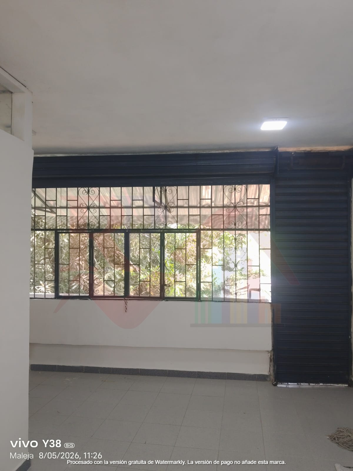 Local comercial con alta visibilidad foto 8