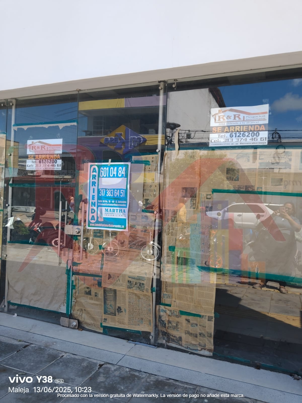 Local comercial con alta visibilidad foto 2