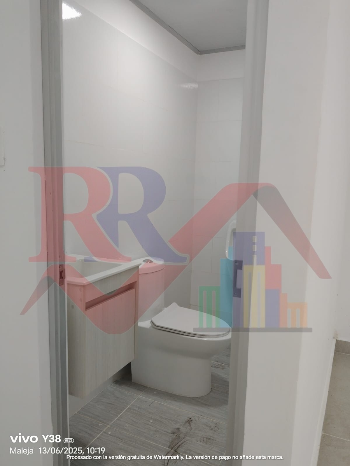 Local comercial con alta visibilidad foto 6