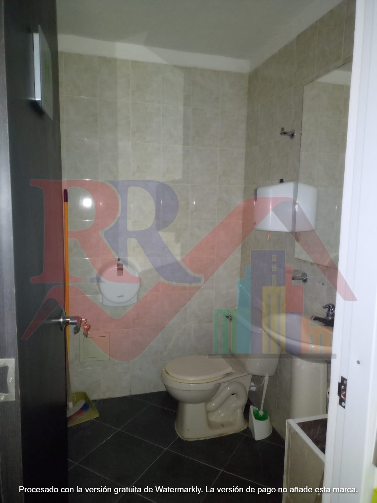Local comercial en arriendo – Excelente ubicación foto 9